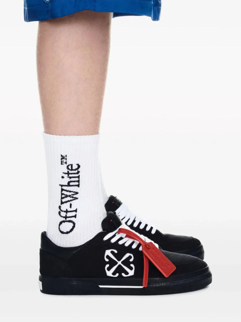 Vulcanized contrasting-tag canvas sneakers